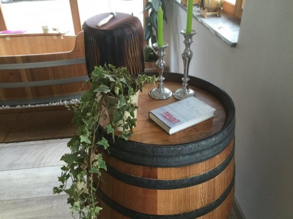 Fasstisch Weinfass als Stehtisch Eichenfass gebraucht, Tischfass Holzfass aufbereitet und mit Naturöl versiegelt
